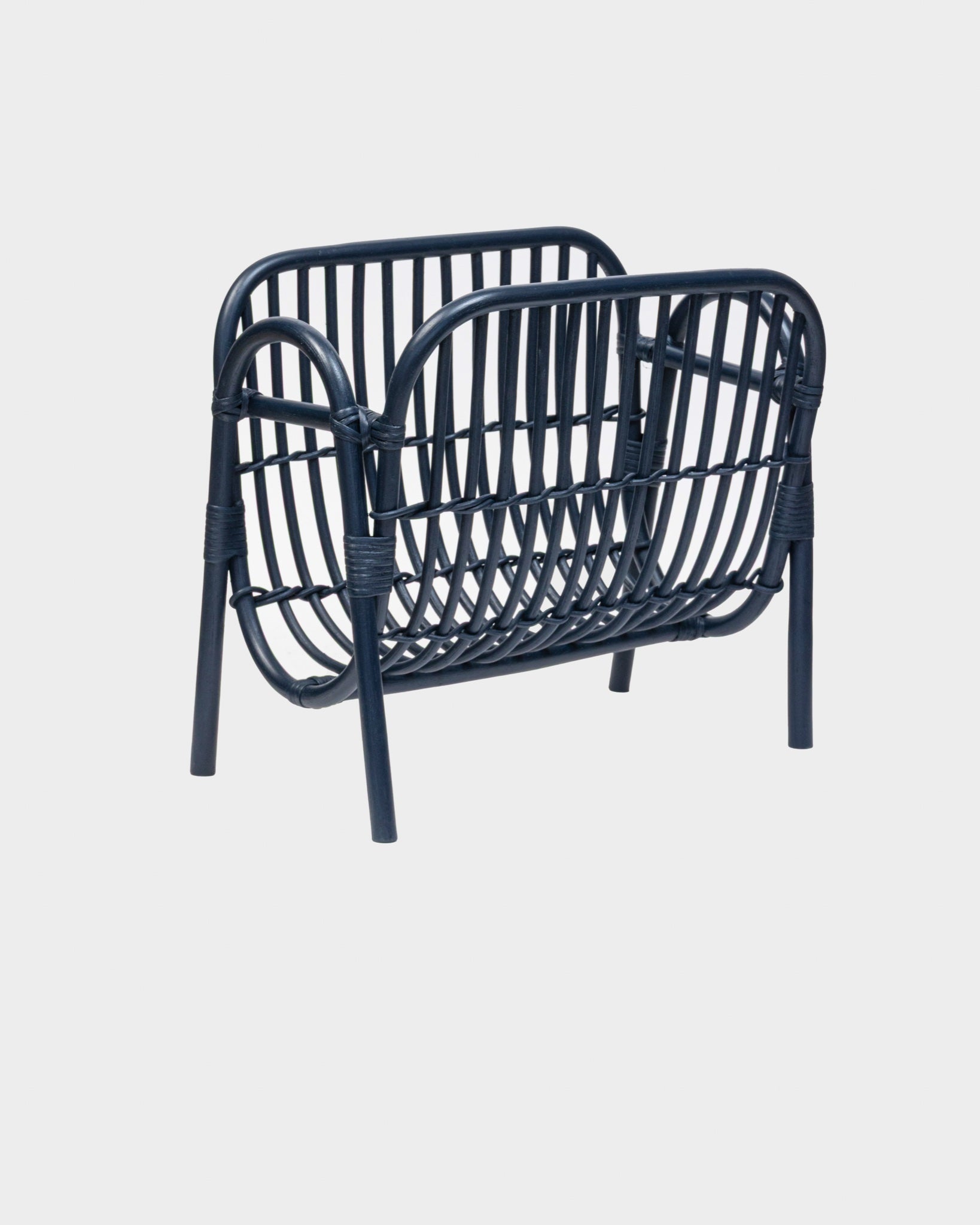 Deep navy rattan dergilik, yandan ürün görünümü