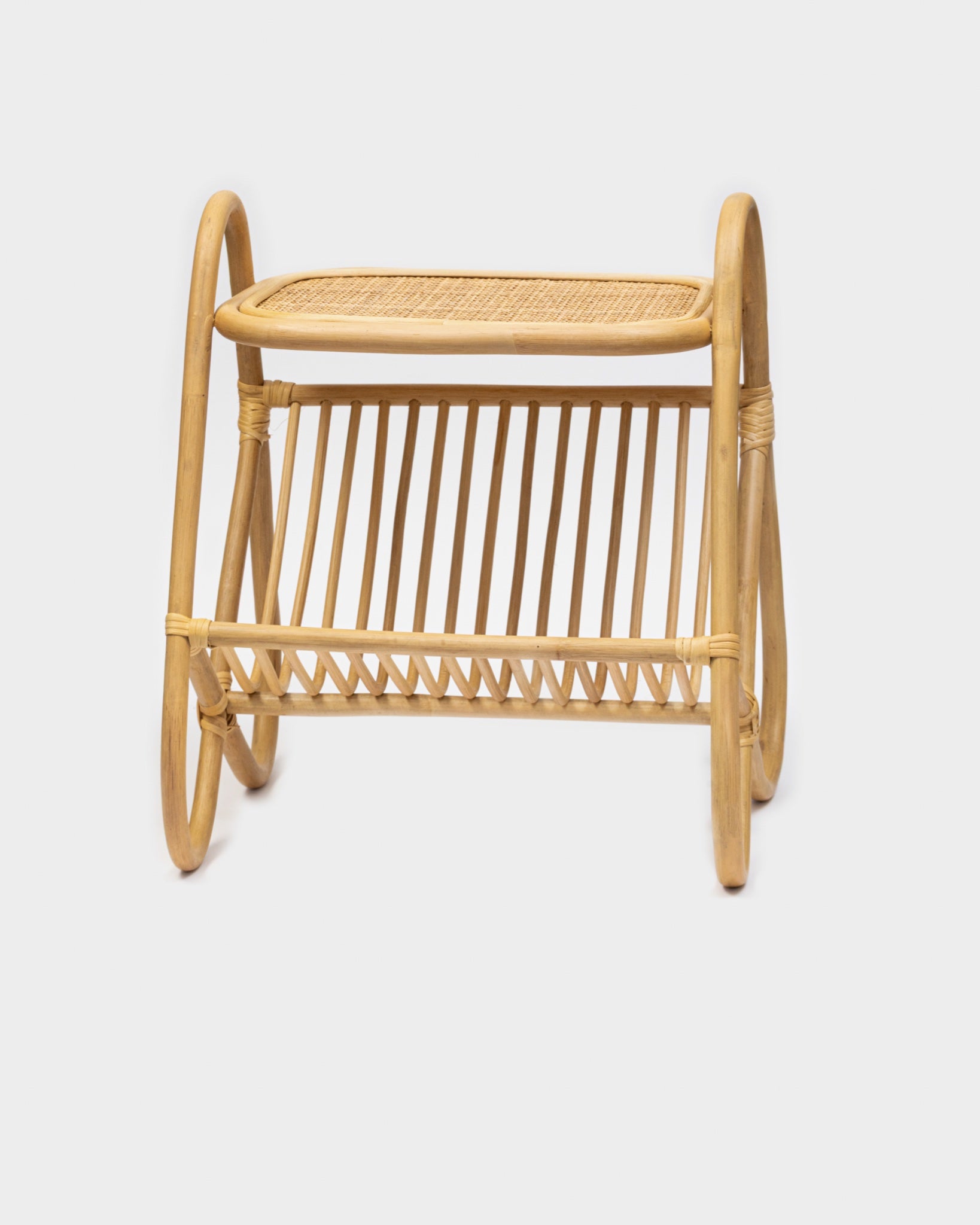 Natural rattan dergilik yan sehpa, ön ürün görseli