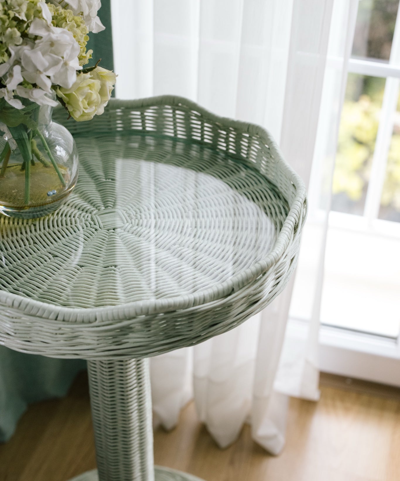 Dalgalı Kenar Rattan Yüksek Yan Sehpa