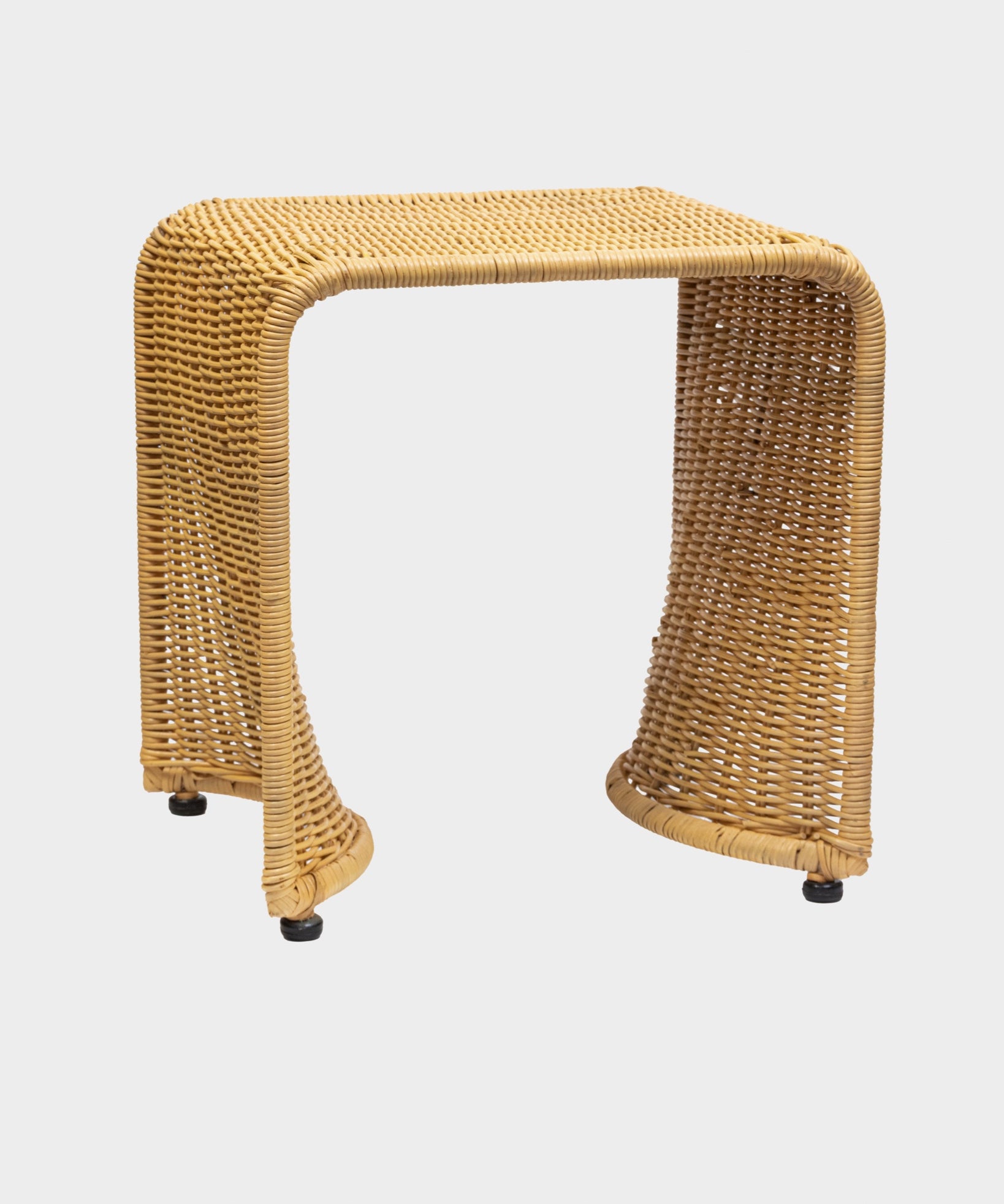 Omega Rattan Yan Sehpa