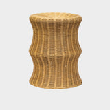 Doğal rattan kıvrımlı yan sehpa ve tabure, natural renk