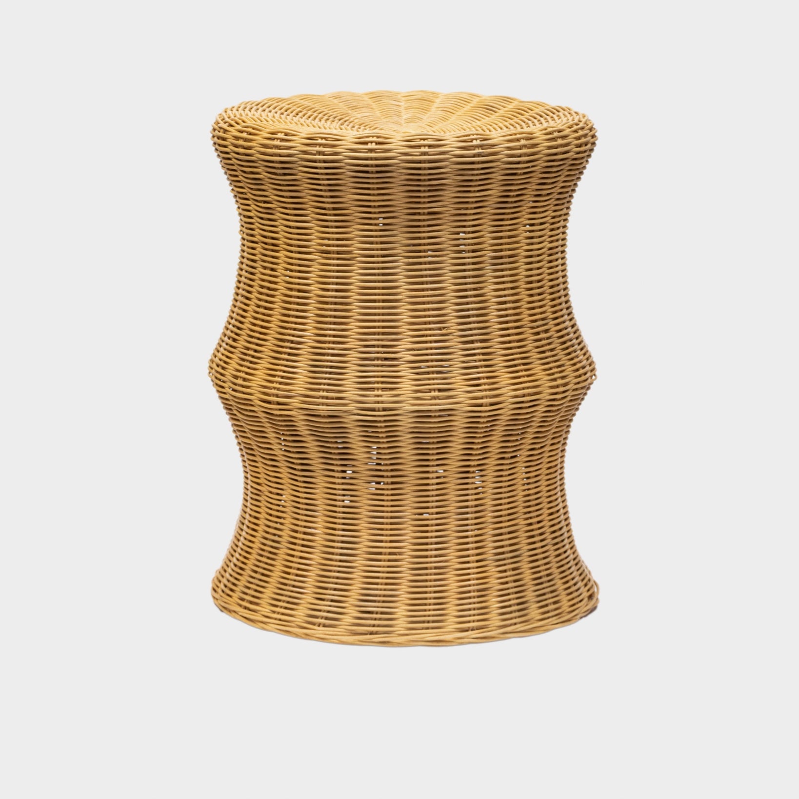 Doğal rattan kıvrımlı yan sehpa ve tabure, natural renk